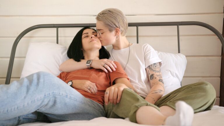Langsamer, bewusster, besser:Slow Sex – der grosse Intimitäts-Trend 2026